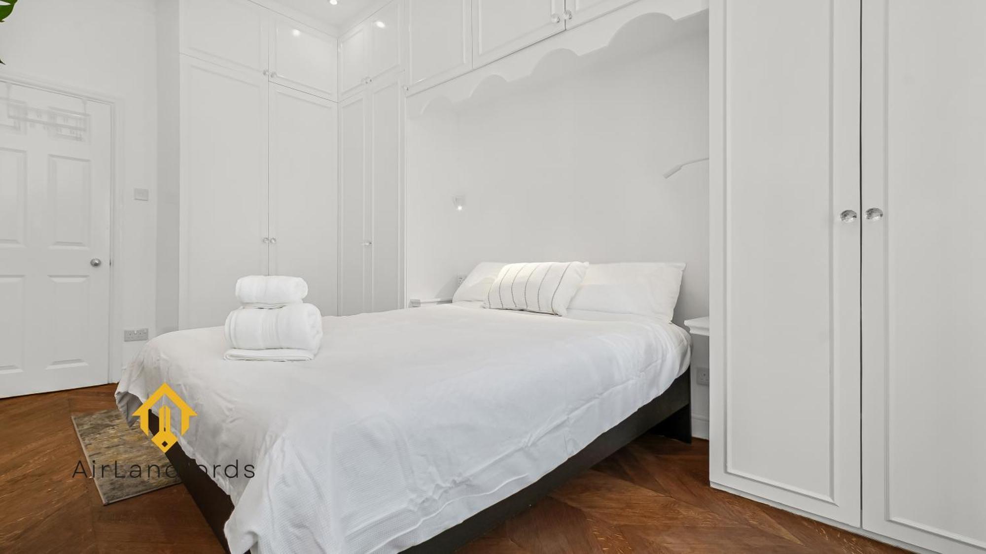 Exclusive 1 Bedroom Flat Near Victoria Station! Apartment London